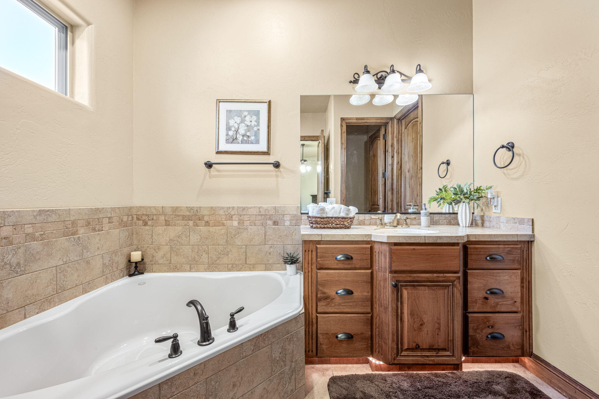 1536 Cliff Point Circle St. George, UT 84790 - Photo 40 of 63 Full Bathroom