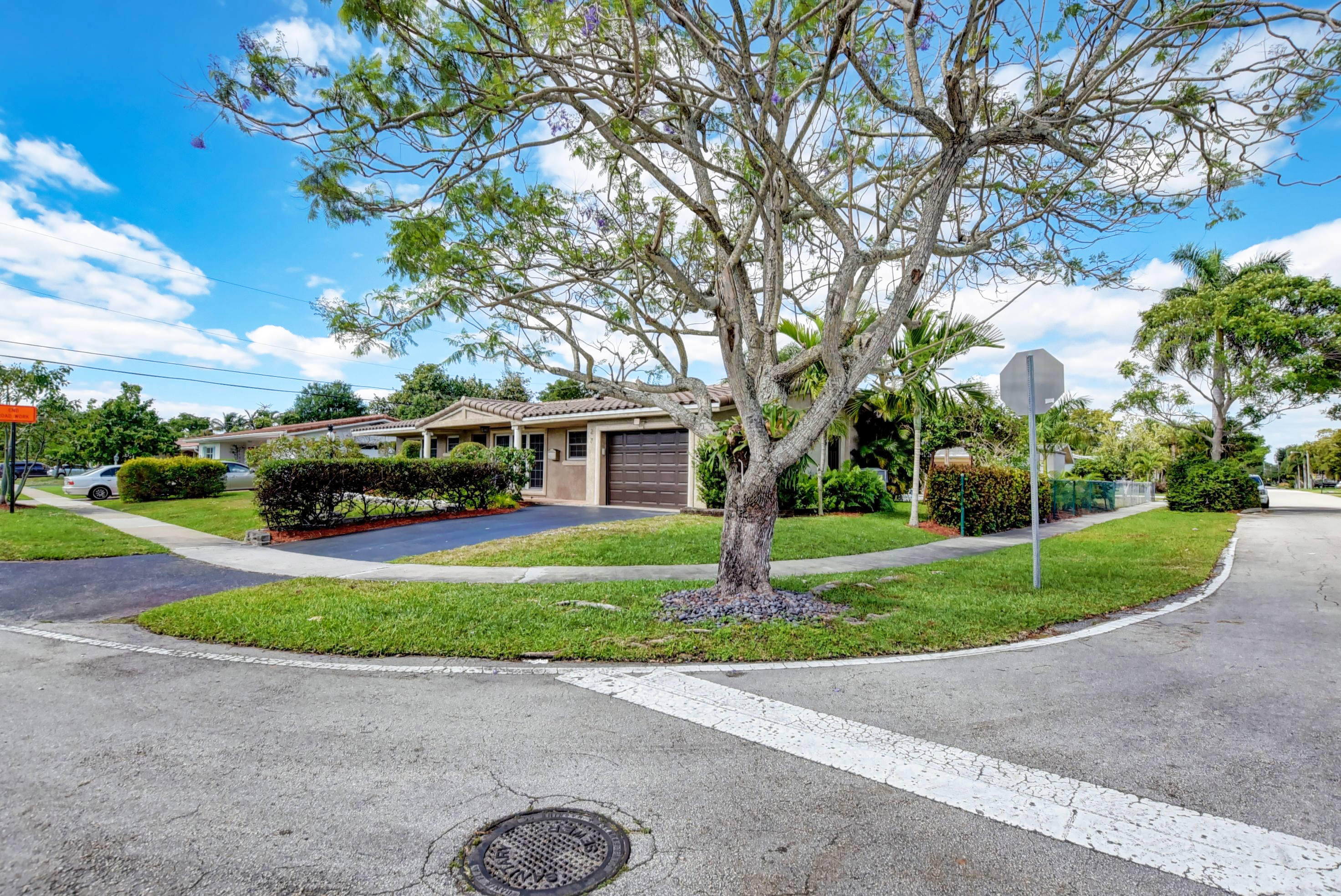 27 Southwest 9th Avenue Boca Raton, FL 33486 - Photo 3 of 55 Corner lot