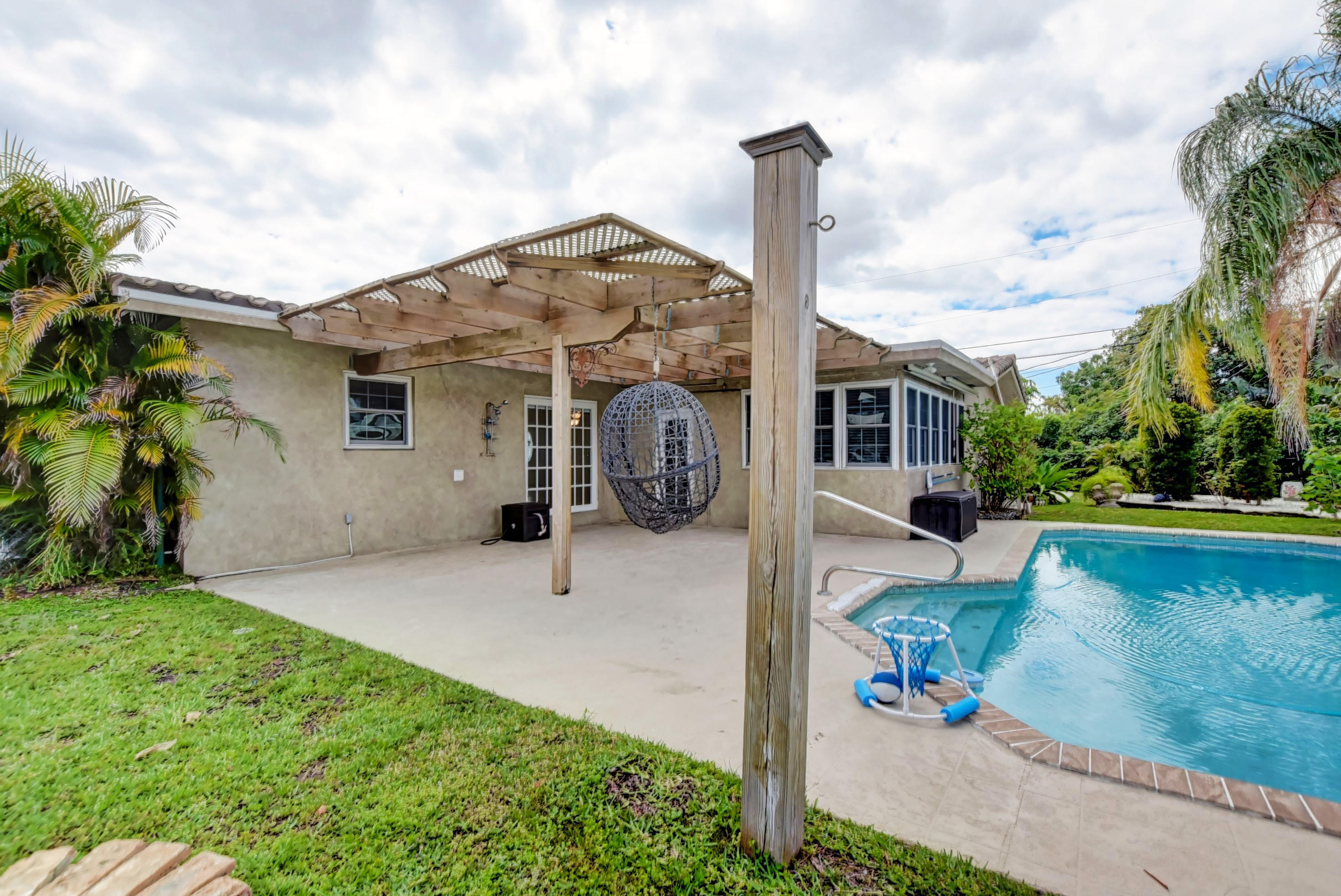 27 Southwest 9th Avenue Boca Raton, FL 33486 - Photo 34 of 55 Large open patio