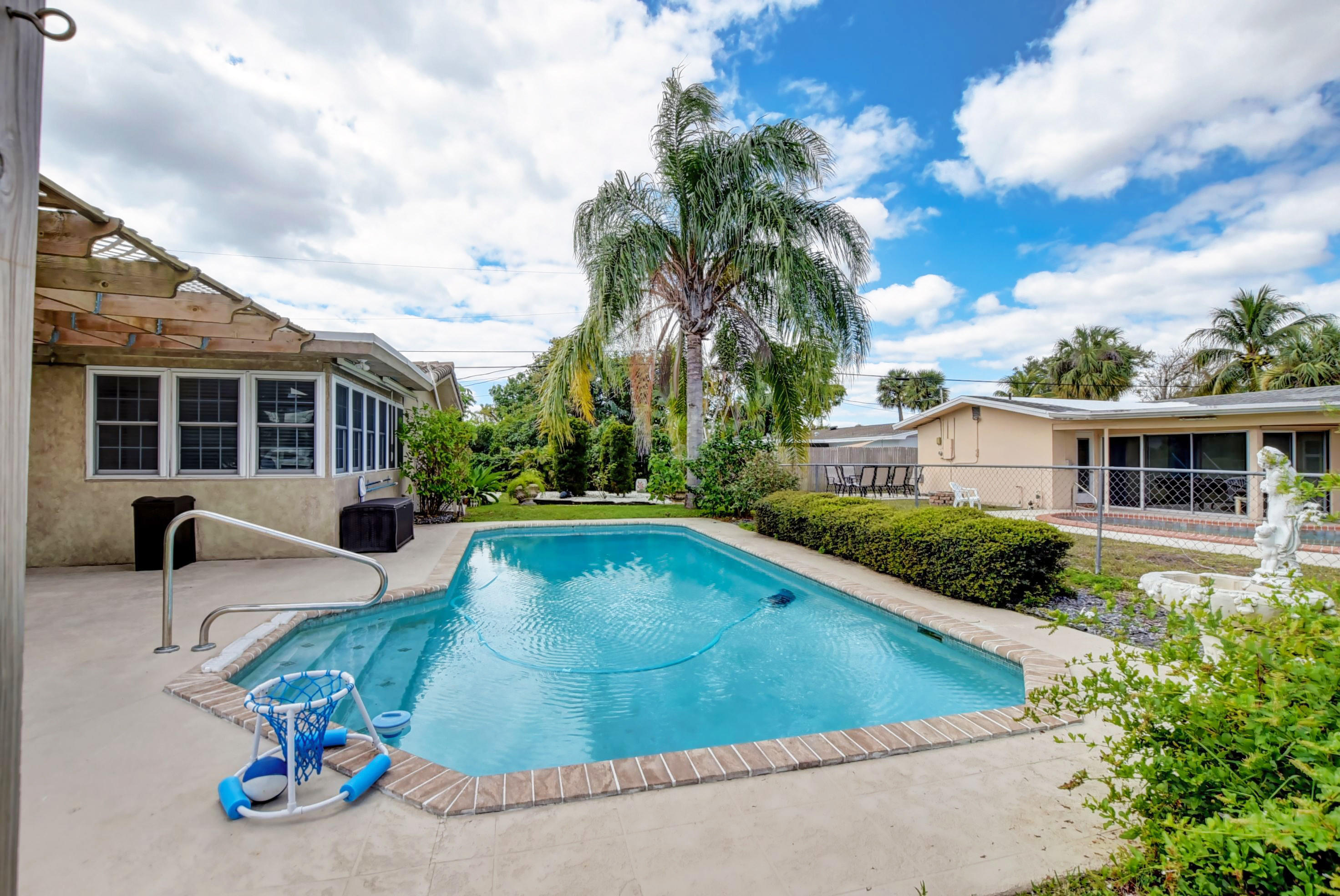 27 Southwest 9th Avenue Boca Raton, FL 33486 - Photo 35 of 55 Private swimming pool