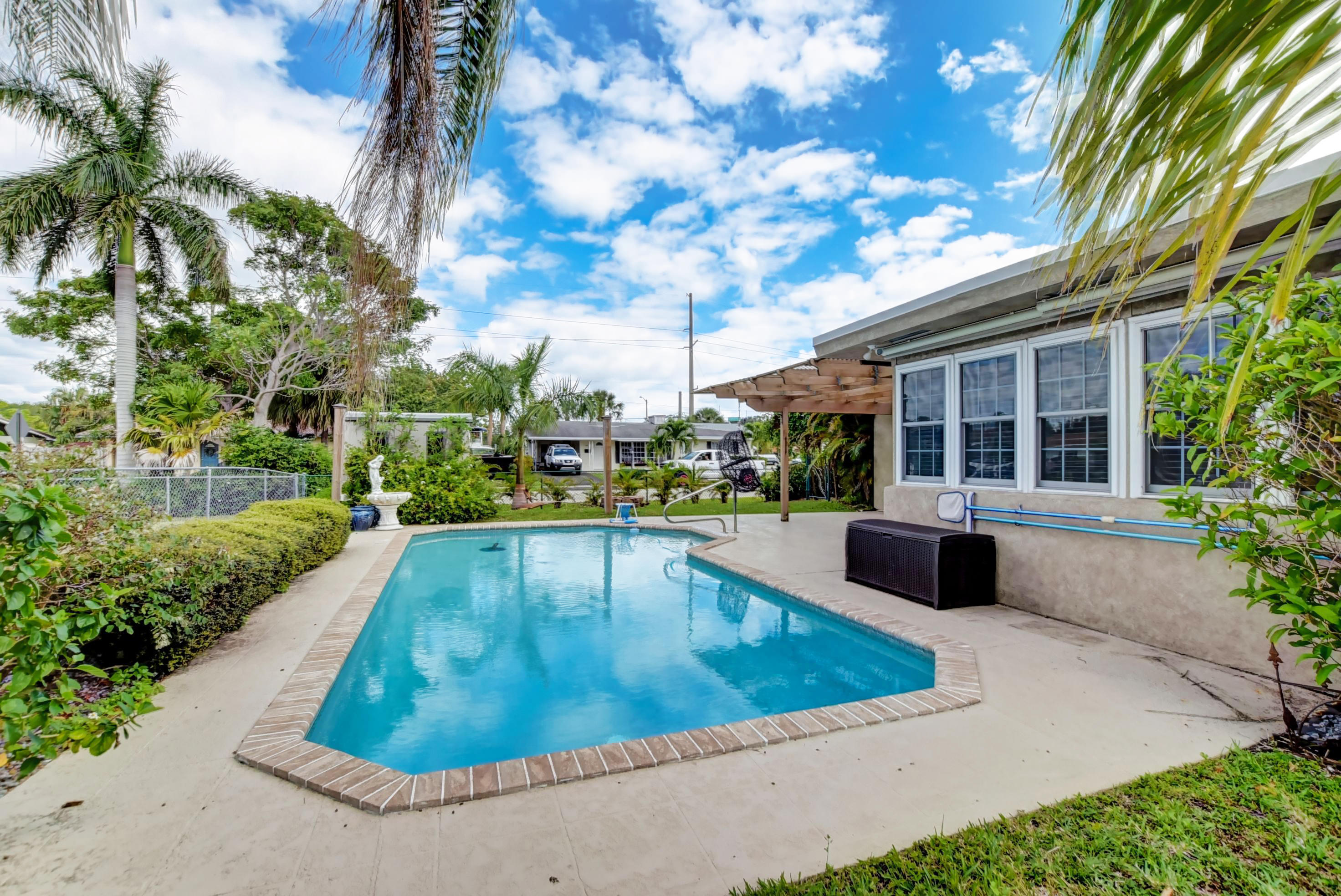 27 Southwest 9th Avenue Boca Raton, FL 33486 - Photo 37 of 55 Private swimming pool
