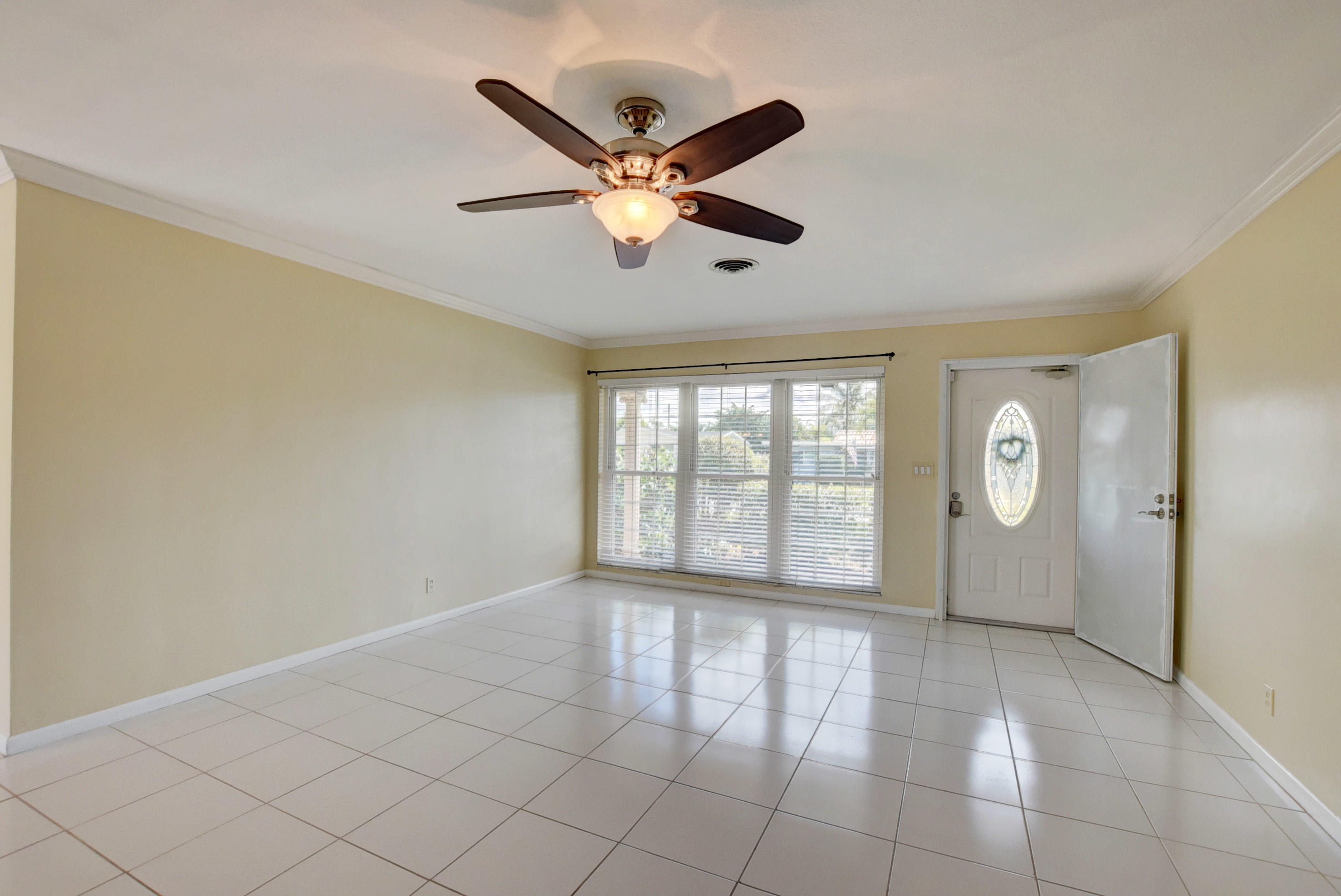 27 Southwest 9th Avenue Boca Raton, FL 33486 - Photo 8 of 55 Living room