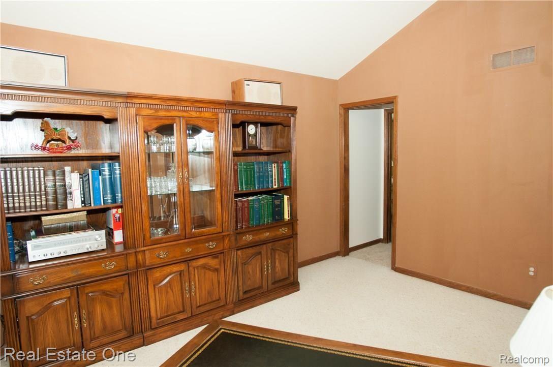 1347 Bembridge Drive Rochester, MI 48307 - Photo 18 of 66 1347-Bembridge-15.jpg