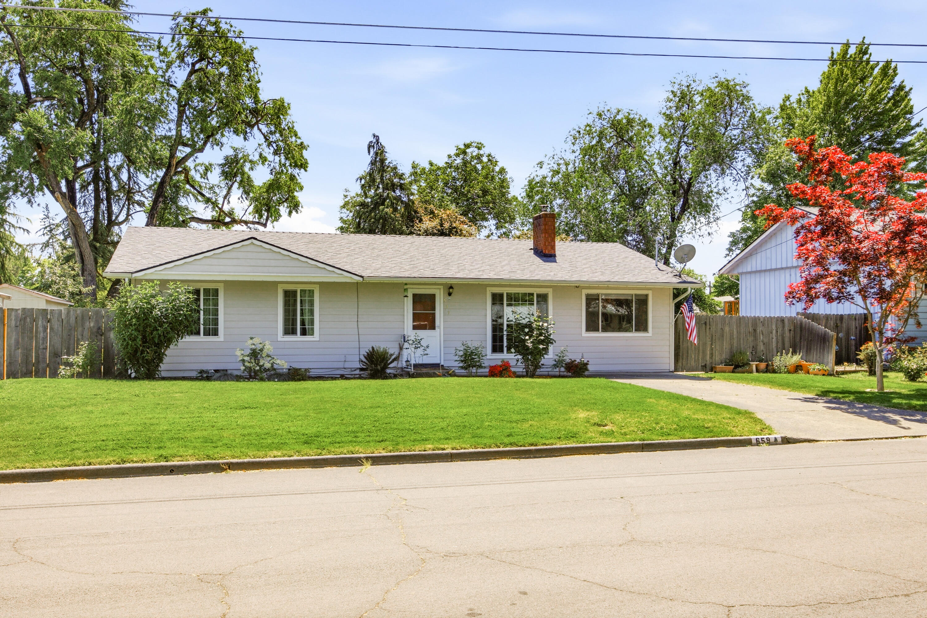 659 Herman Avenue Medford, OR 97501 - Photo 2 of 42 a front view of a house with a garden