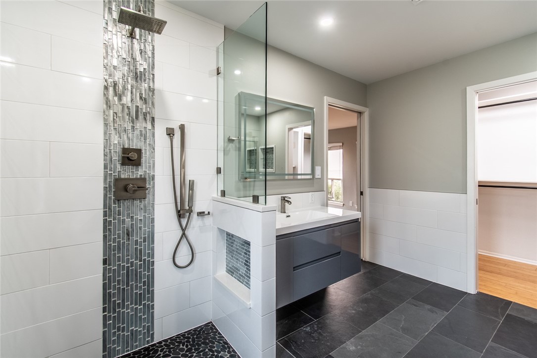 930 Waterview Street Portland, TX 78374 - Photo 13 of 38 a bathroom with a sink and mirror