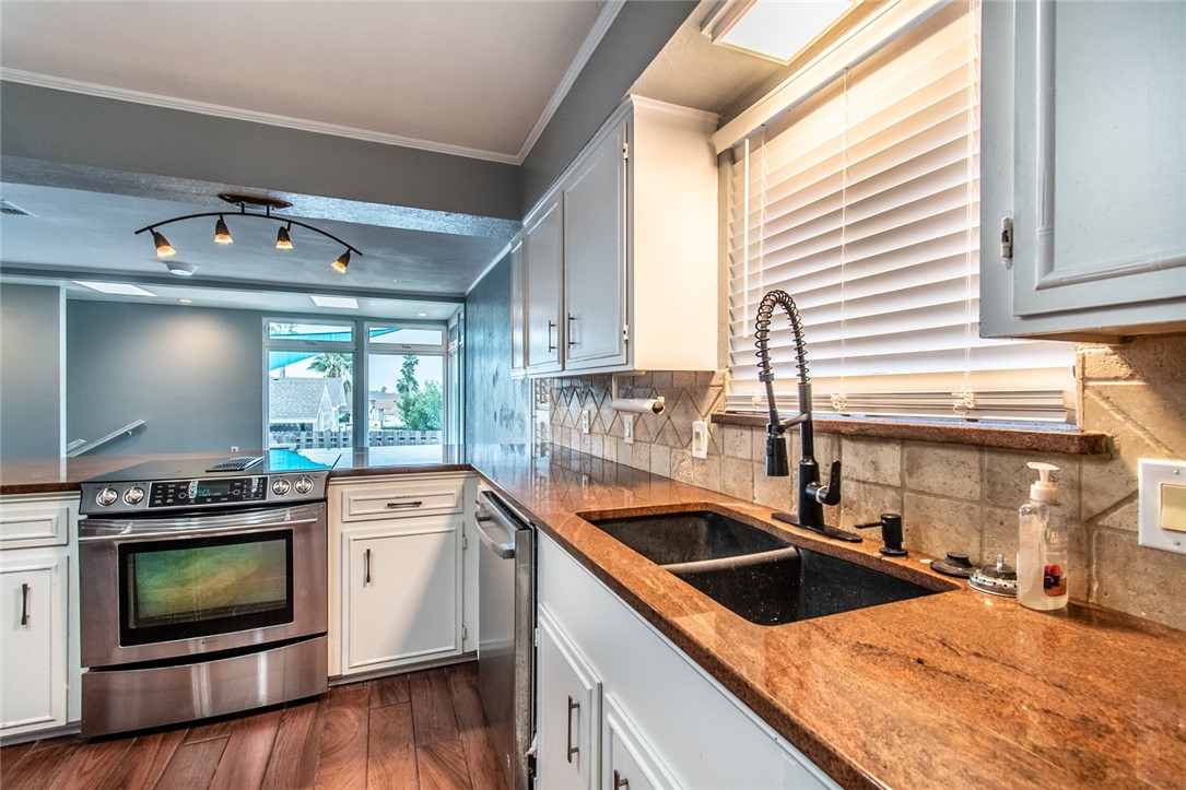 930 Waterview Street Portland, TX 78374 - Photo 36 of 38 a kitchen that has a sink and a stove