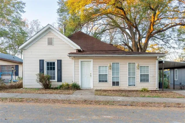 a view of a house with a outdoor space