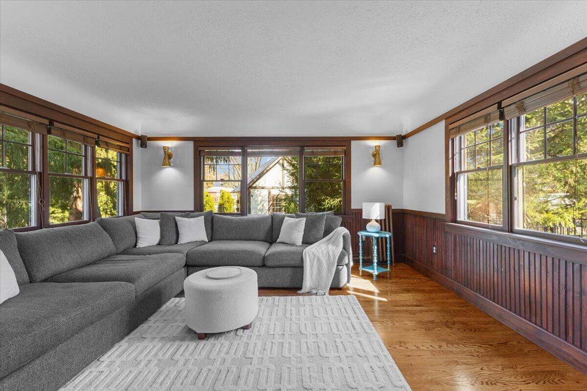 2656 Burnham Road Royal Oak, MI 48073 - Photo 12 of 63 family room