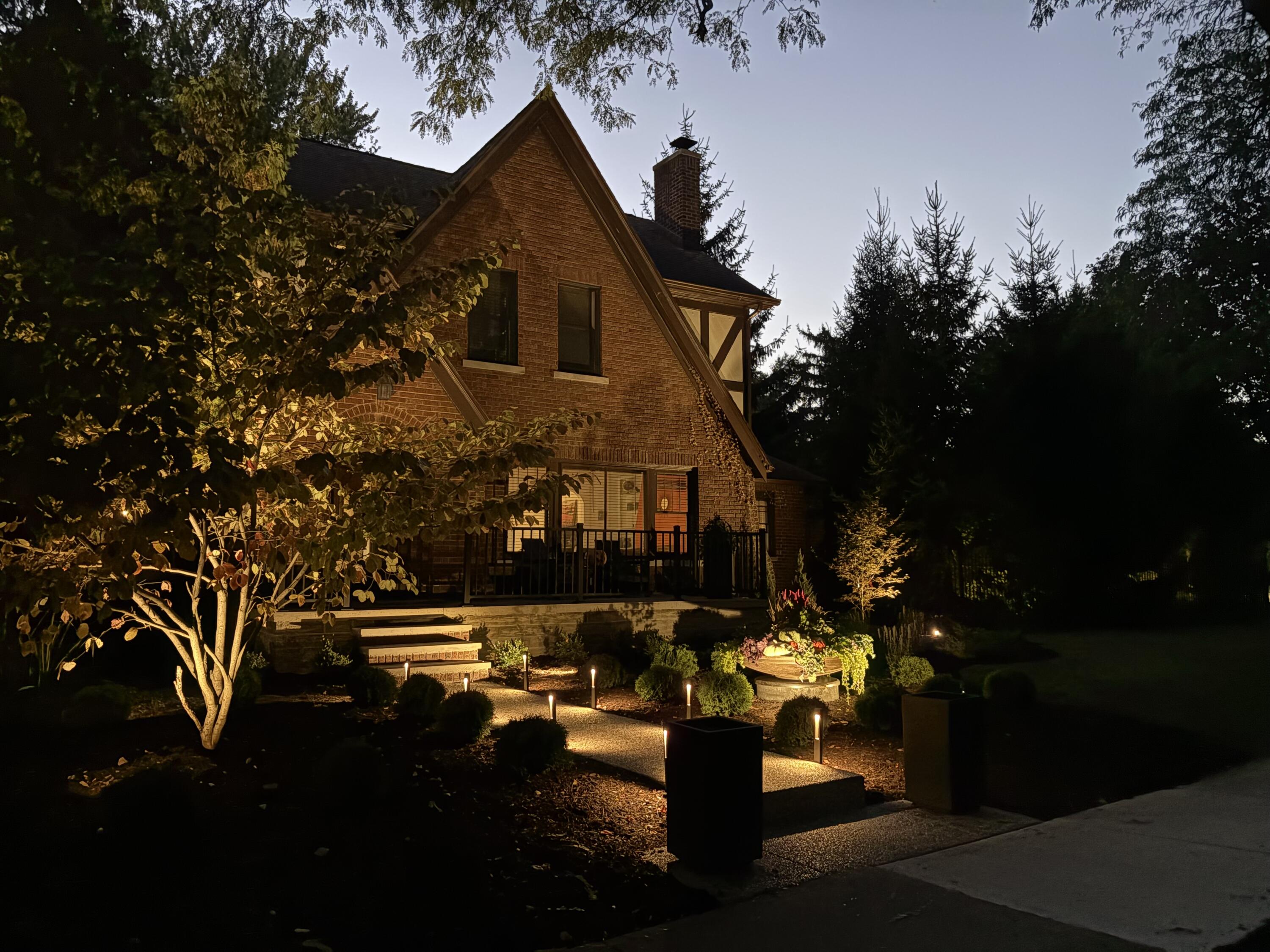 2656 Burnham Road Royal Oak, MI 48073 - Photo 2 of 63 Great landscaping