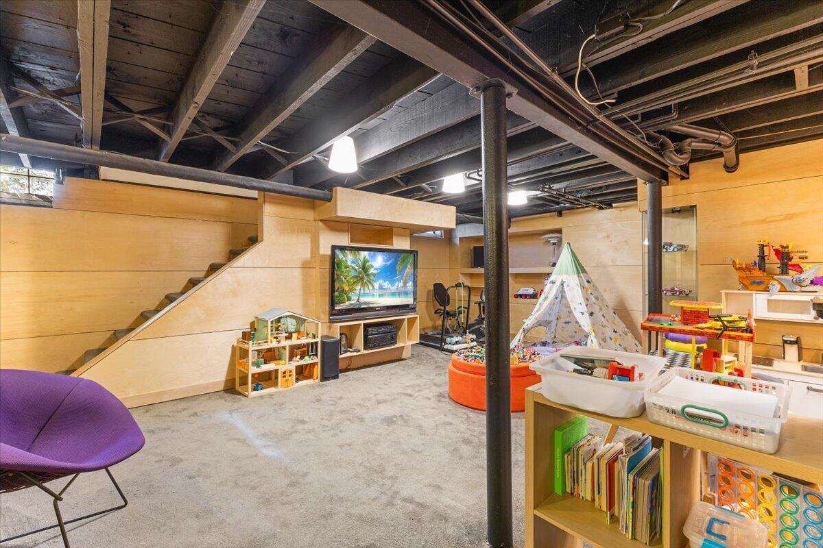 2656 Burnham Road Royal Oak, MI 48073 - Photo 38 of 63 basement family room