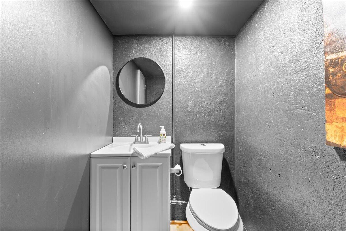 2656 Burnham Road Royal Oak, MI 48073 - Photo 41 of 63 Basement1/2 bath