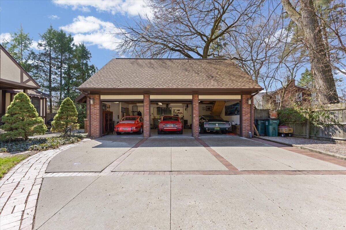2656 Burnham Road Royal Oak, MI 48073 - Photo 42 of 63 oversized 3 car garage