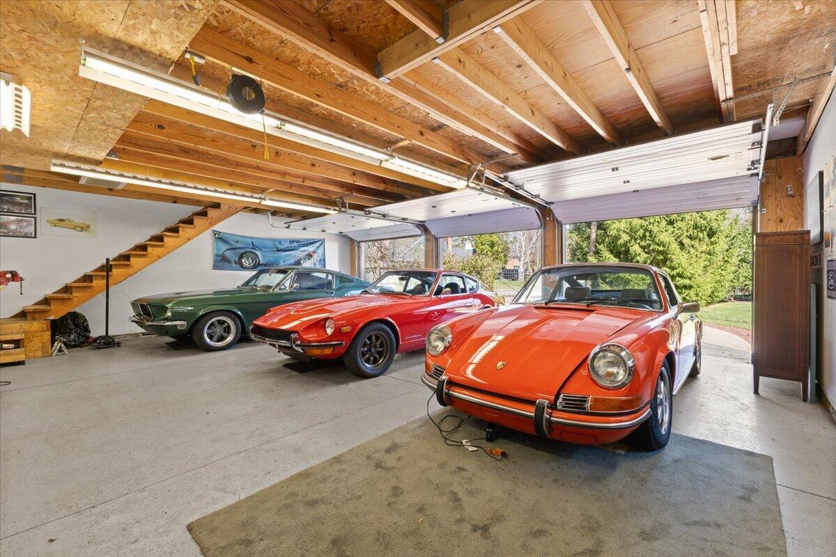 2656 Burnham Road Royal Oak, MI 48073 - Photo 43 of 63 bright and spacious