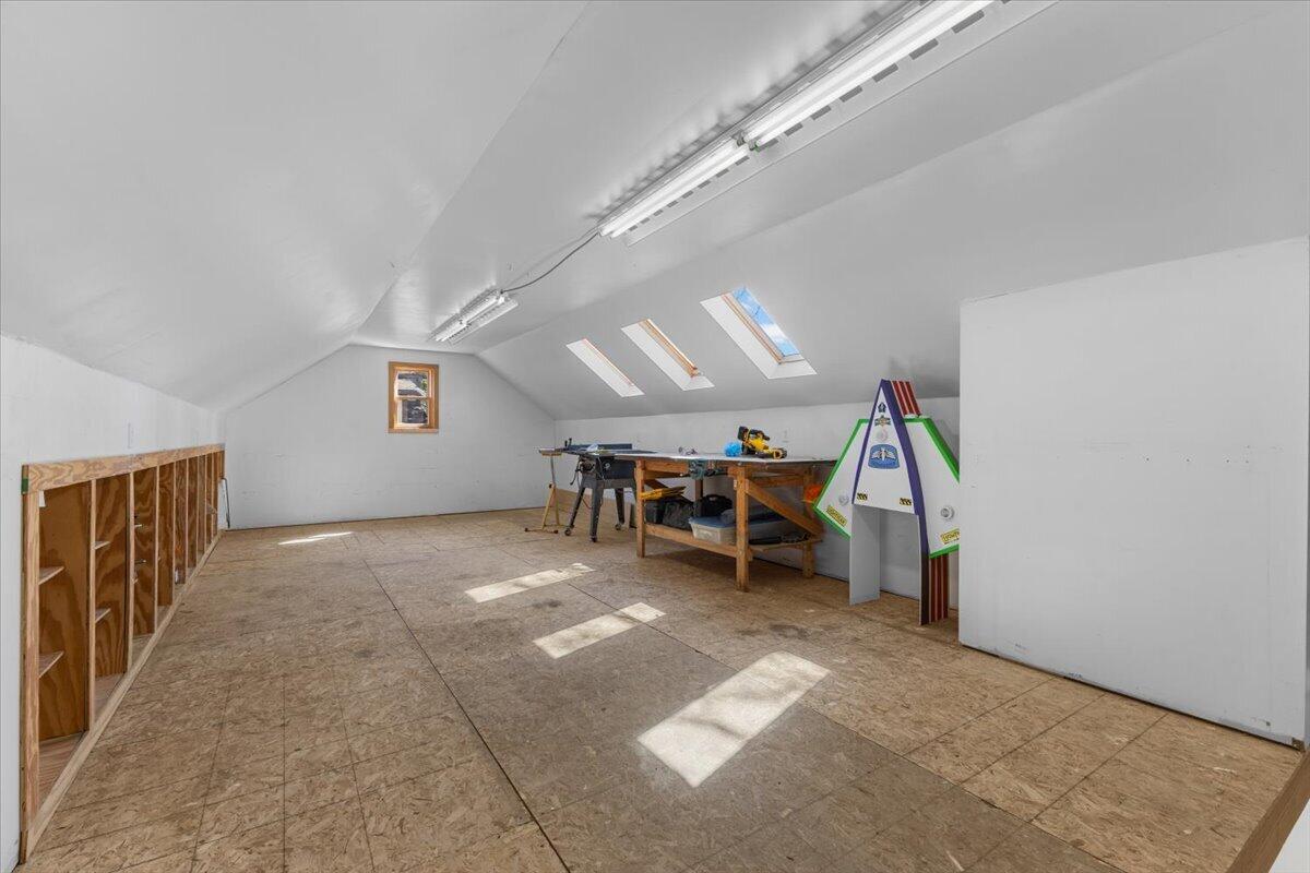 2656 Burnham Road Royal Oak, MI 48073 - Photo 46 of 63 Bonus room above garage