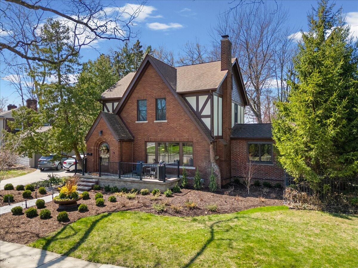 2656 Burnham Road Royal Oak, MI 48073 - Photo 5 of 63 3