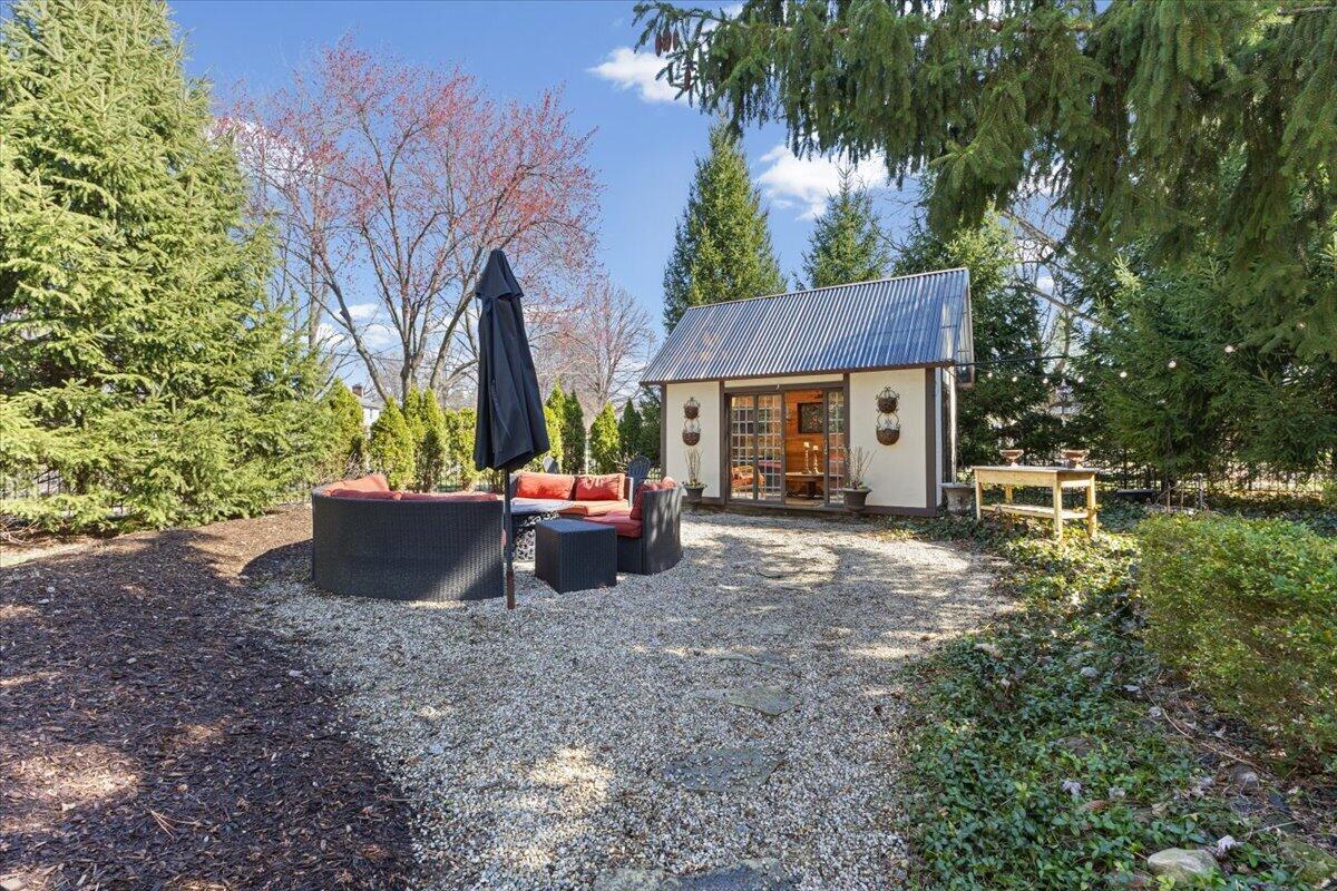 2656 Burnham Road Royal Oak, MI 48073 - Photo 50 of 63 firepit area