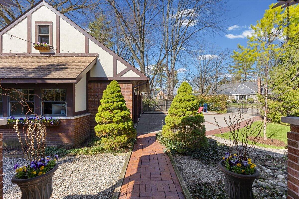 2656 Burnham Road Royal Oak, MI 48073 - Photo 55 of 63 18 (1)