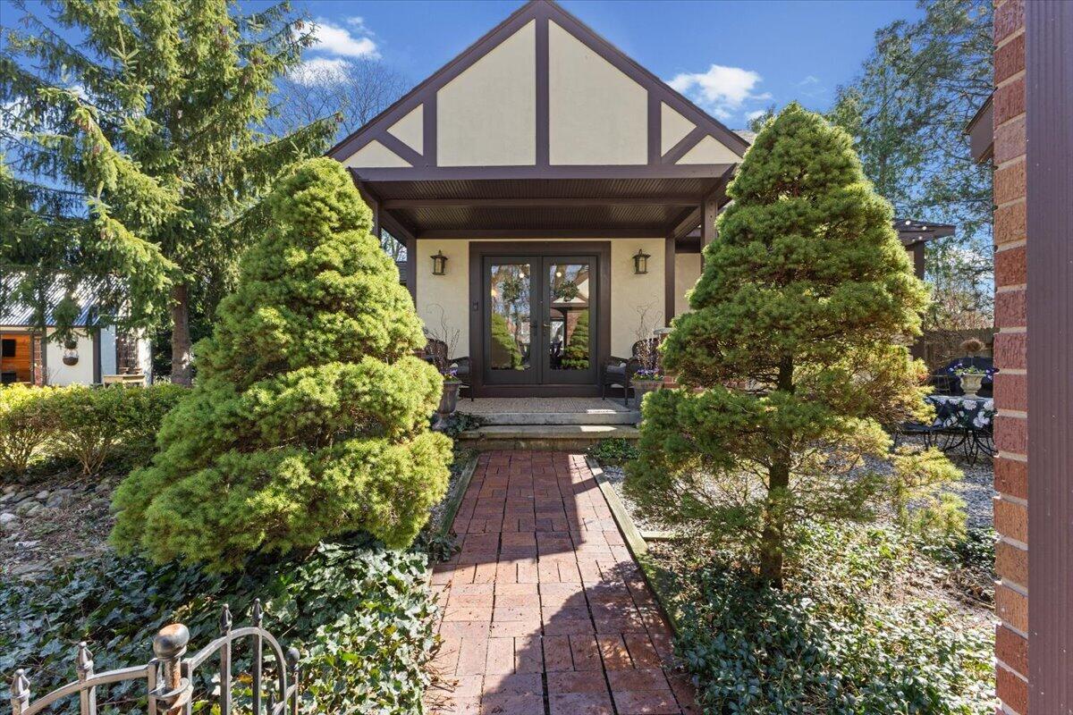 2656 Burnham Road Royal Oak, MI 48073 - Photo 56 of 63 back porch entrance