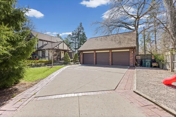 $850,000 | 2656 Burnham Road, Royal Oak, MI 48073