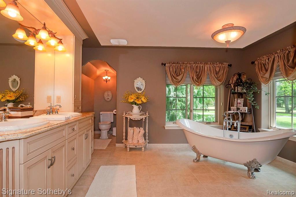 204 Gallogly Road Lake Angelus, MI 48326 - Photo 42 of 85