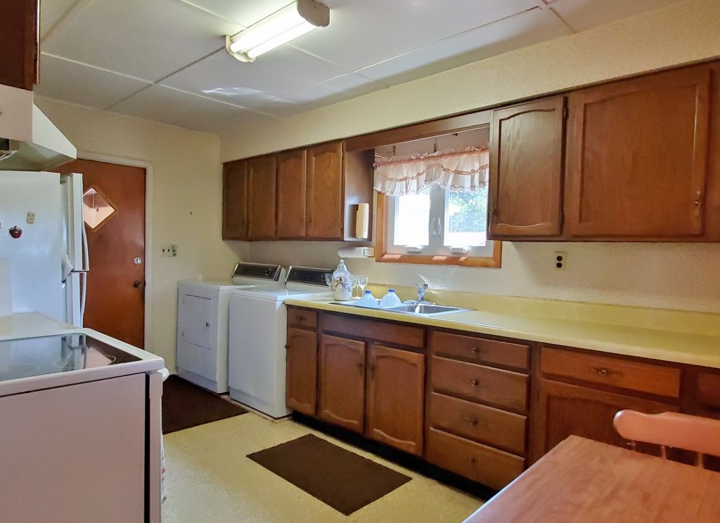 5496 North Winans Road Alma, MI 48801 - Photo 6 of 34 1877002-5.JPG