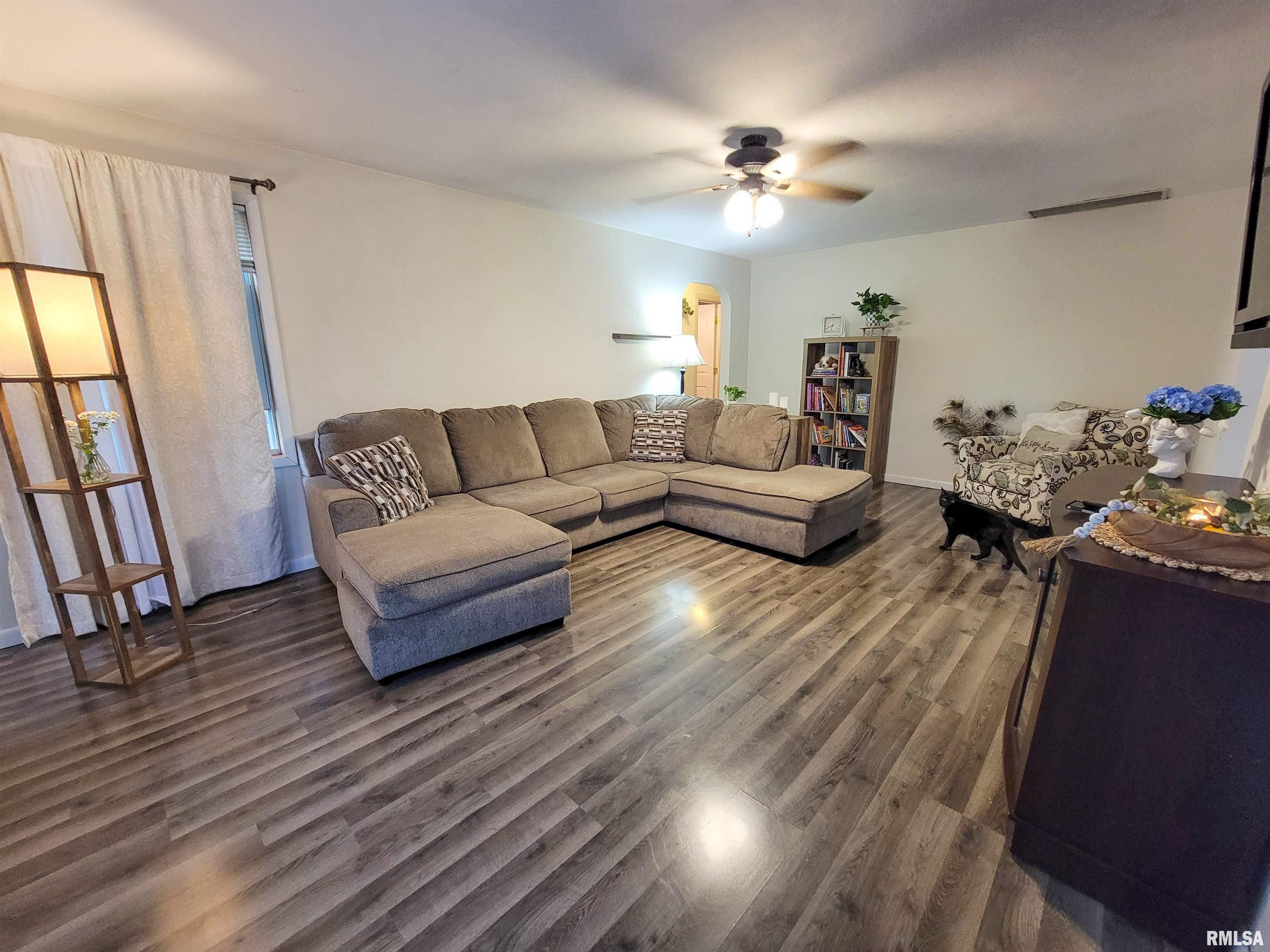 214 West 12th Street Flora, IL 62839 - Photo 3 of 62