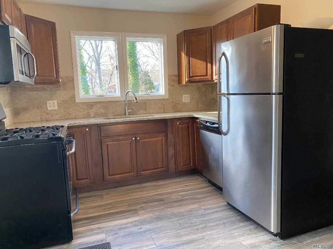 62 Corchaug Trail Ridge, NY 11961 - Photo 3 of 14 Gallery Image 3