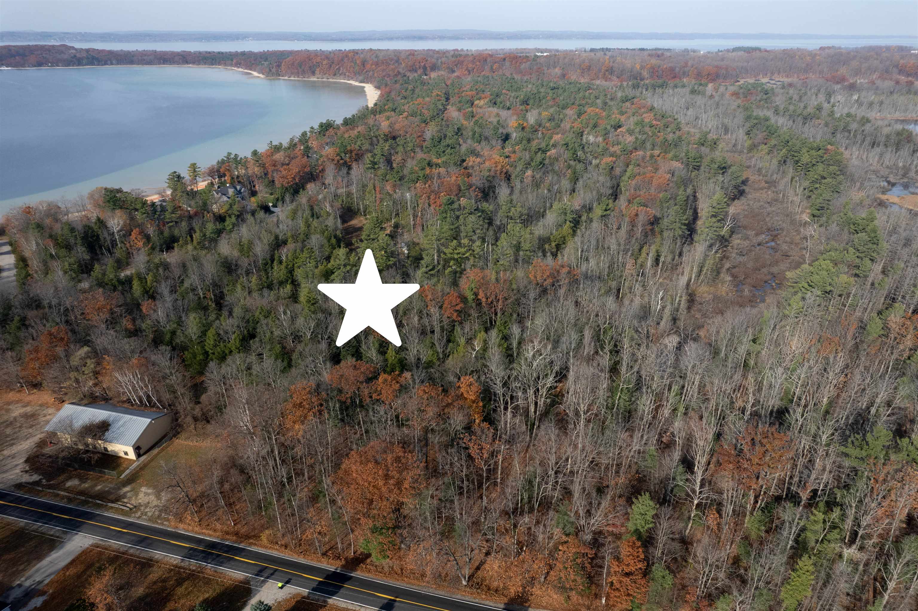 2905 Neahtawanta Road Traverse City, MI 49686 - Photo 4 of 29