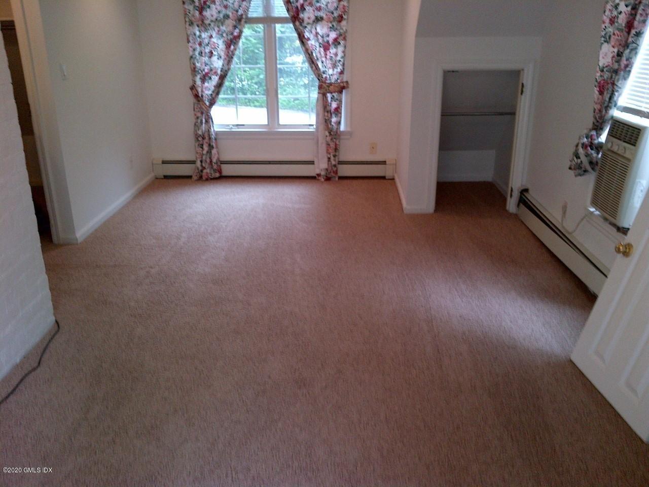 45 Thorn Hill Road Riverside, CT 06878 - Photo 16 of 19 45 thornhill second bedroom upstairs