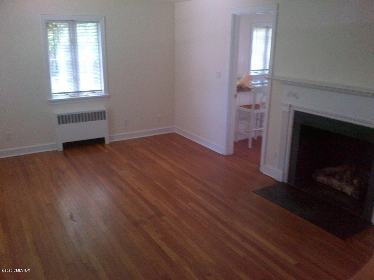 45 Thorn Hill Road Riverside, CT 06878 - Photo 7 of 19 45 thornhill living room