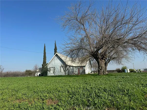 a view of house with backyard