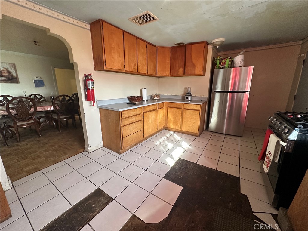 6540 Enos Lane Bakersfield, CA 93314 - Photo 29 of 54