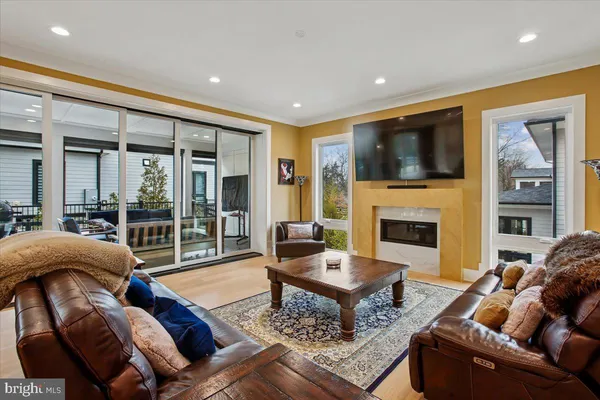 $2,300,000 | 4055 Thornton Street, Annandale, VA 22003