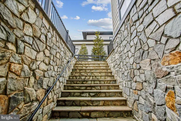 $2,300,000 | 4055 Thornton Street, Annandale, VA 22003