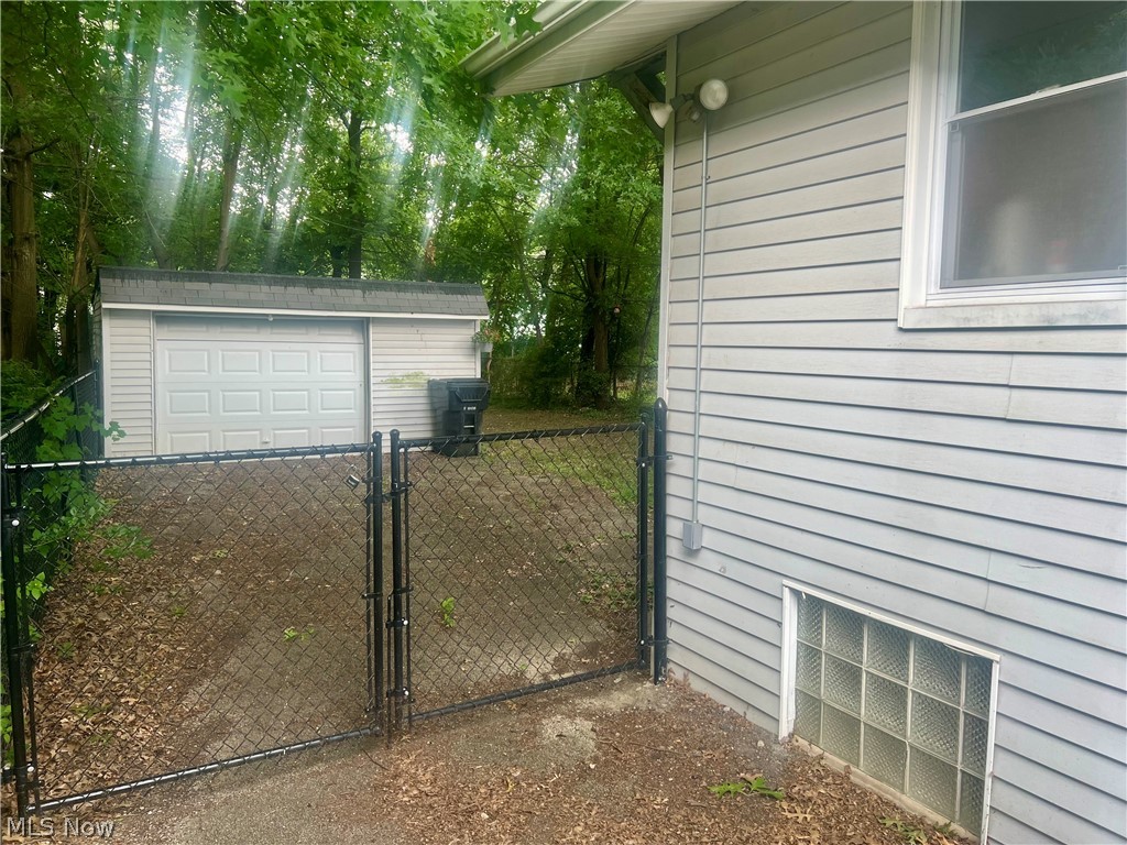 1714 Hillview Road Cleveland, OH 44112 - Photo 15 of 17