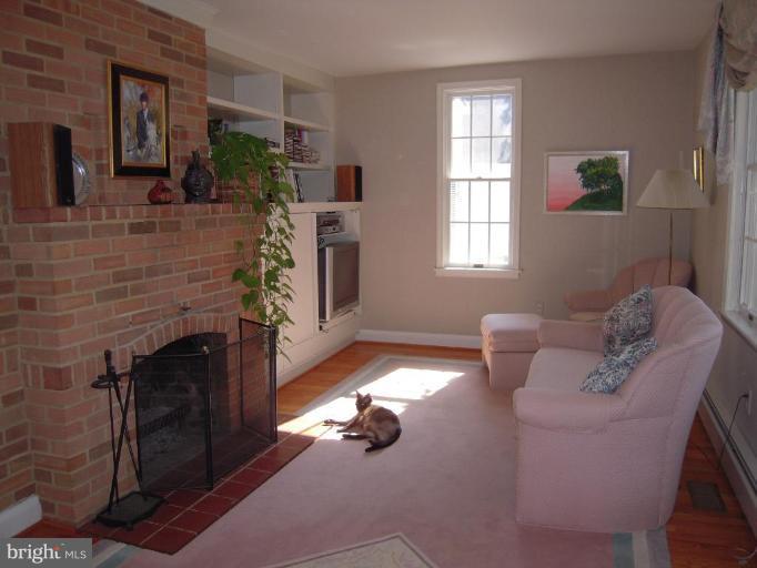 6808 New Cut Road Kingsville, MD 21087 - Photo 12 of 30 Living Room