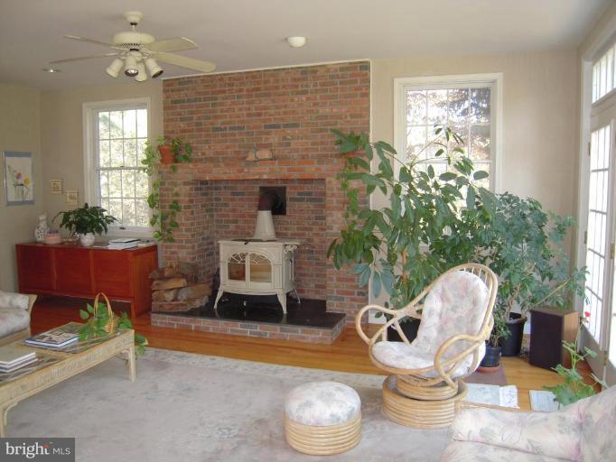 6808 New Cut Road Kingsville, MD 21087 - Photo 14 of 30 Family Room
