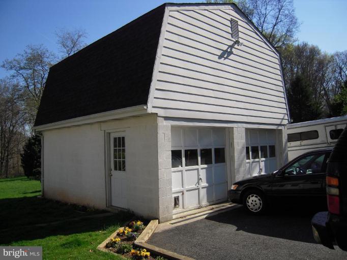 6808 New Cut Road Kingsville, MD 21087 - Photo 5 of 30 Garage 1