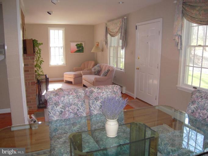 6808 New Cut Road Kingsville, MD 21087 - Photo 10 of 30 Living Room/Dining Room