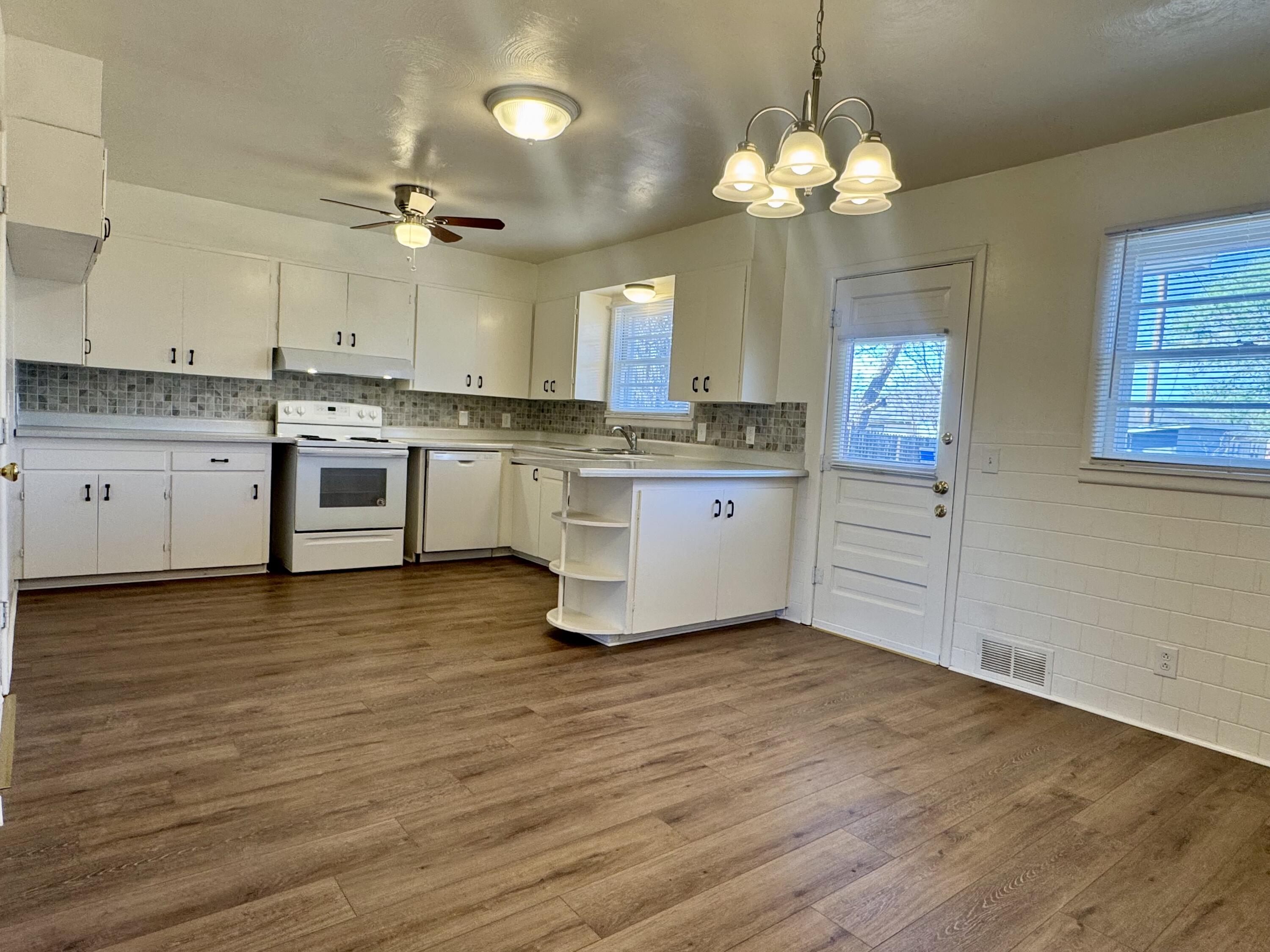 2716 40th Street Lubbock, TX 79413 - Photo 9 of 28 IMG_3831