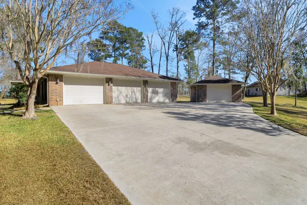 $475,000 | 41 Holly Glen, Point Blank, TX 77364