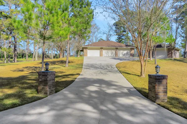 $475,000 | 41 Holly Glen, Point Blank, TX 77364
