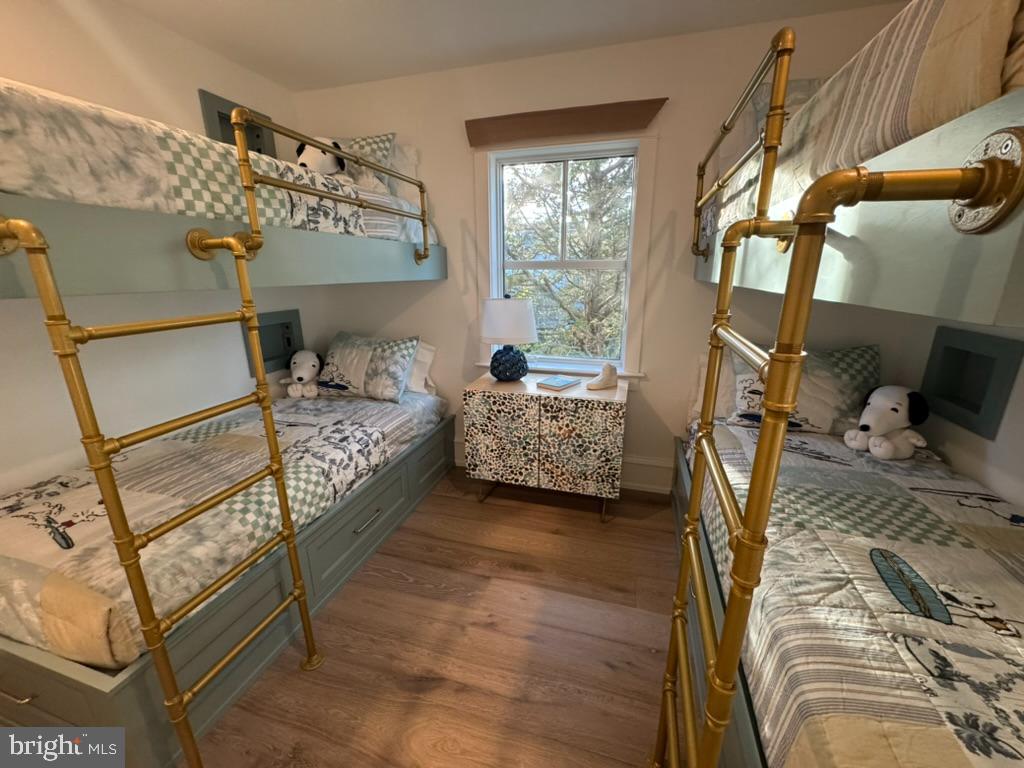 281 7th Street Avalon, NJ 08202 - Photo 18 of 62 a bedroom with a bed and a window