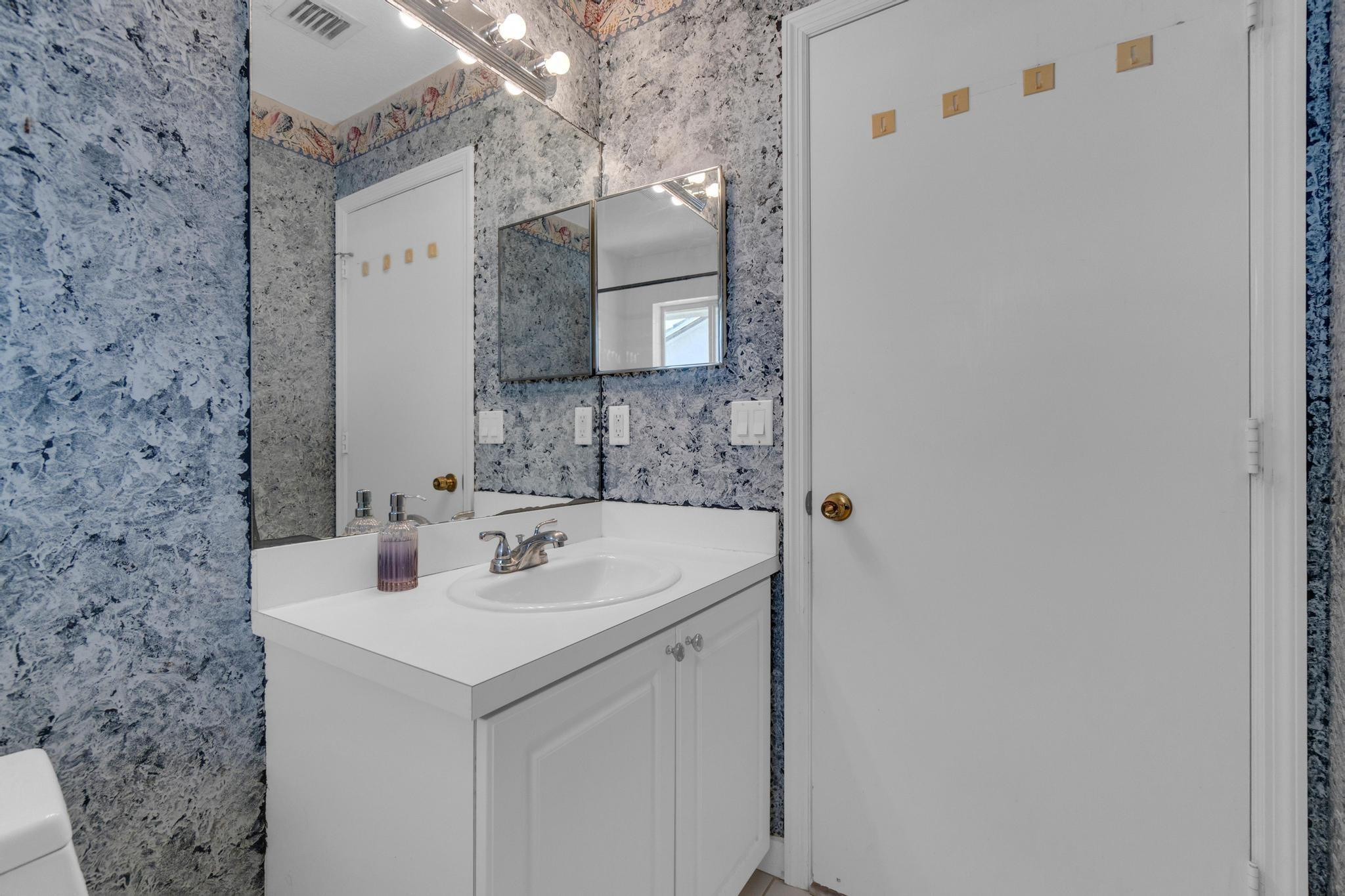 7727 Texas Trail Boca Raton, FL 33487 - Photo 26 of 32 Bathroom 2