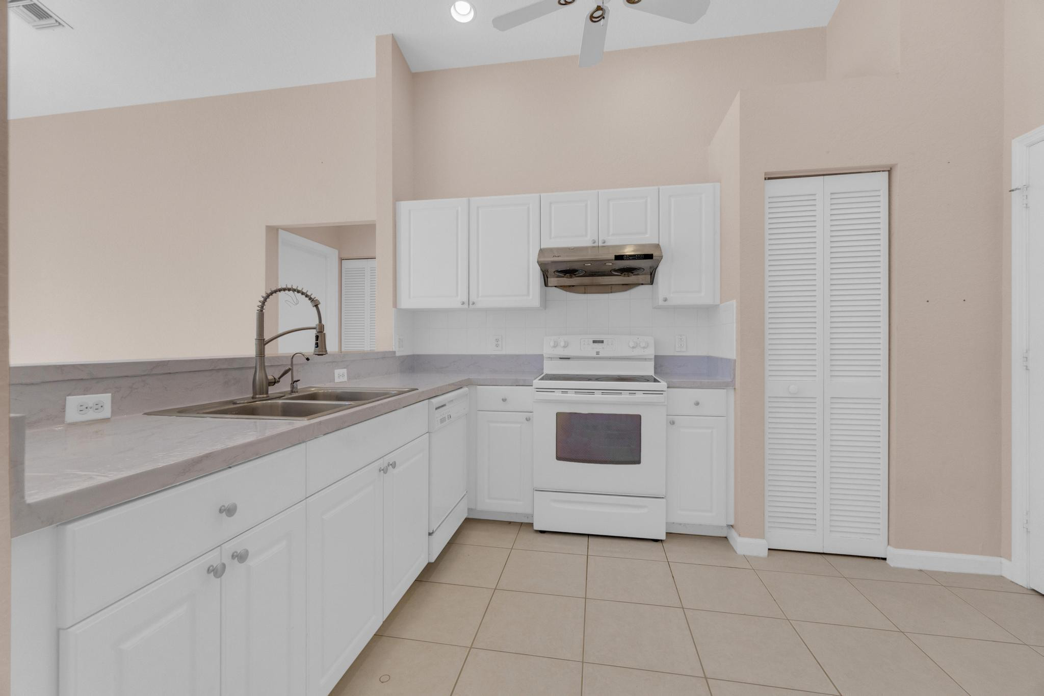 7727 Texas Trail Boca Raton, FL 33487 - Photo 10 of 32 Photo 10