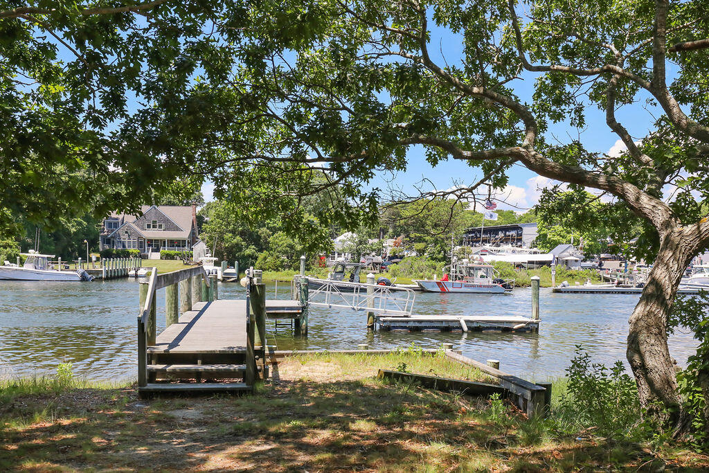379 Monomoscoy Road Mashpee, MA 02649 - Photo 35 of 42 IMG_2357