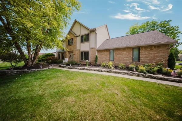 $449,900 | 1619 Tuscarora Drive, Grove City, OH 43123