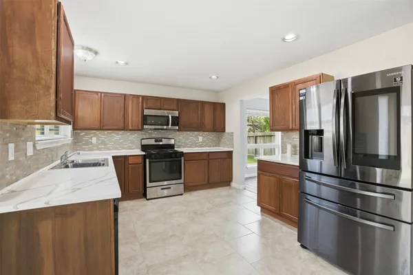 $2,700 | 7235 Battle Hills Drive, Houston, TX 77040