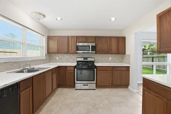 $2,700 | 7235 Battle Hills Drive, Houston, TX 77040