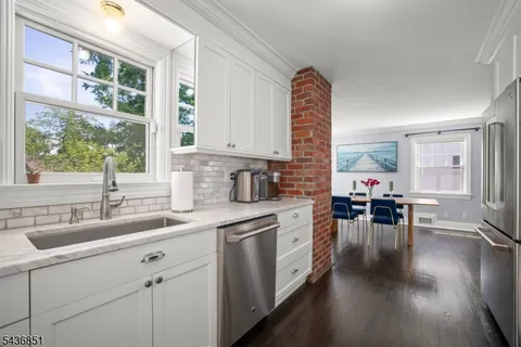 $1,049,000 | 18 Sunset Drive, Millburn, NJ 07041